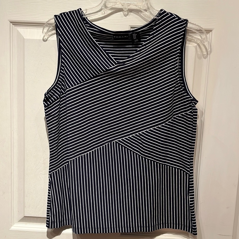 Tahari women’s tank navy blue/white